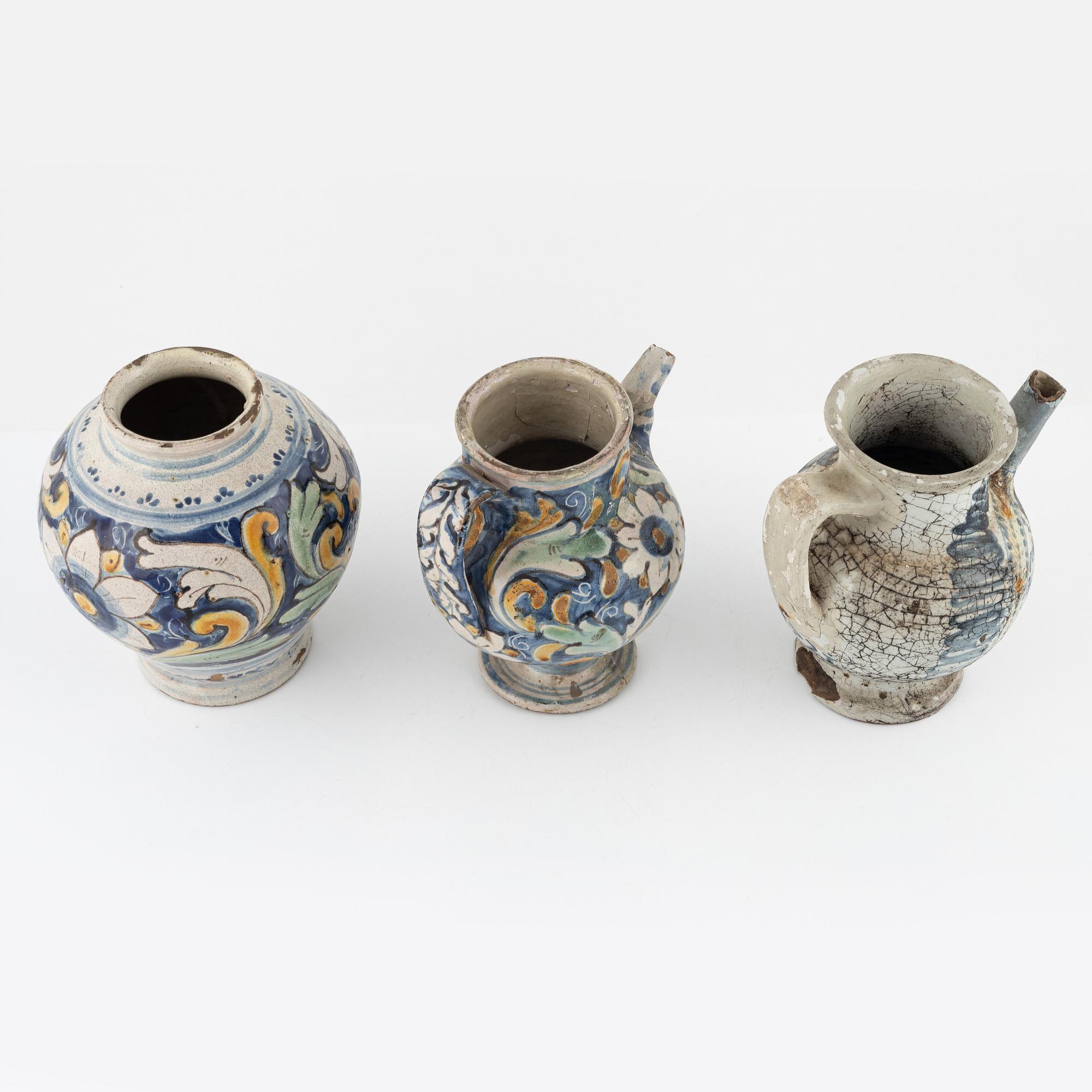Seven earthenware apothcahry jars, southern Europe, 18th/19th century.