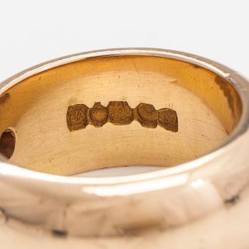 An 18K gold ring with a ca. 0.22 ct diamond. B. Ahlfors, Helsinki 1971.