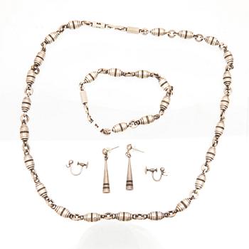 Halsband, örhängen och armband i silver med svartek från skeppsvrak, Stig Bjerre Landskrona 1951.