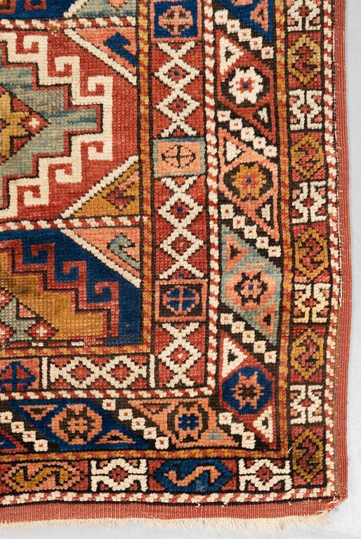 A rug, antique Bergama, ca 199-202 x 154-158 cm (and 2,5-3 cm "flat weave" at the ends),