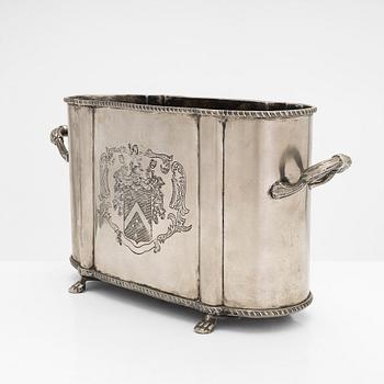 A Champagne cooler bucket.
