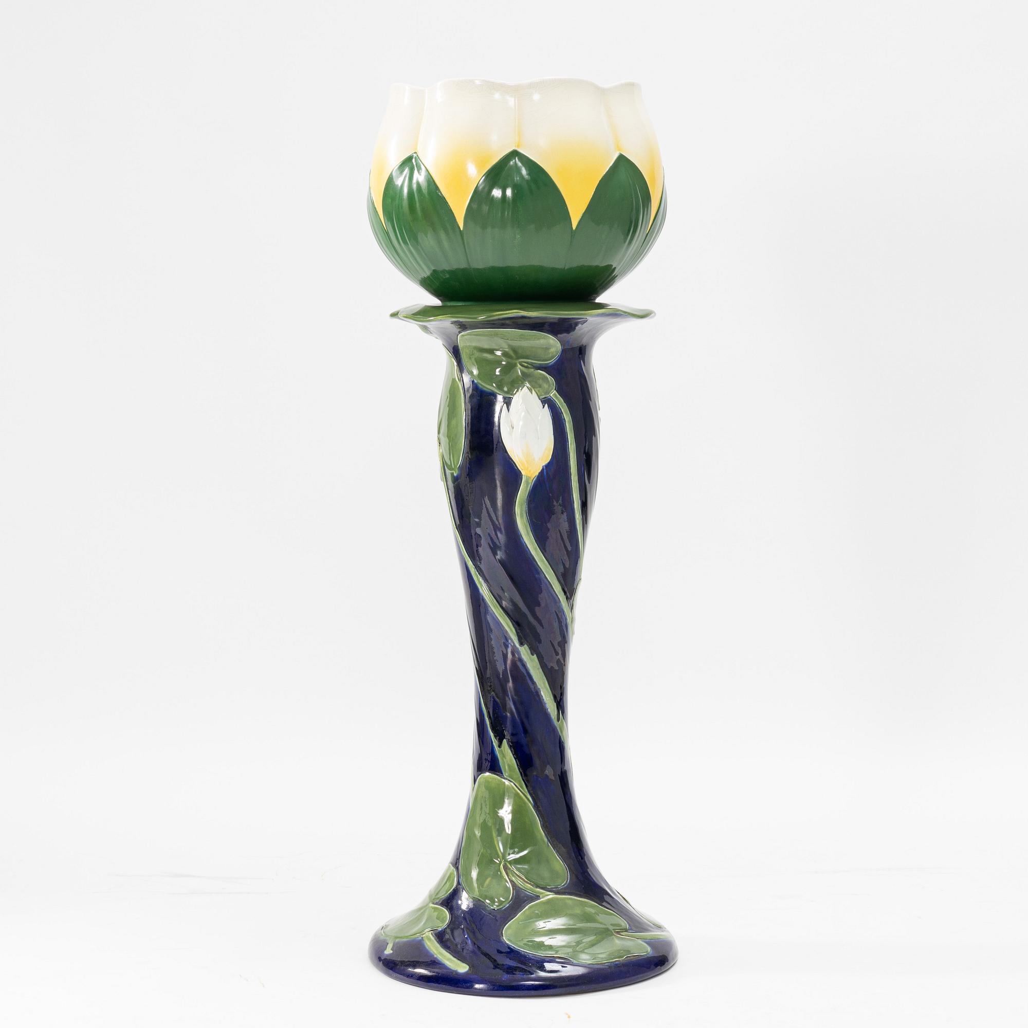 Georg Christian Asplund, Piedestal med urna, jugend, Rörstrand, flintgods, omkring år 1900.