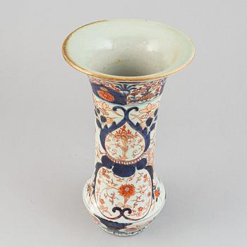 An imari vase, Japan, 19th century.