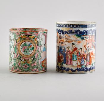 MUGGAR, 2 st samt VAS, porslin, Kina, 1700-/1800-tal.
