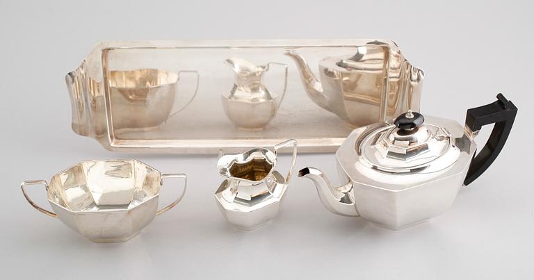 TESERVIS, 3 delar samt BRICKA, nysilver, brickan märkt Aspreys, London, 1900-talets första hälft.