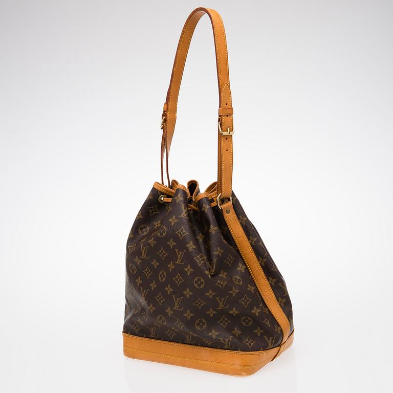 A MONOGRAM CANVAS Noé SHOULDER BAG.