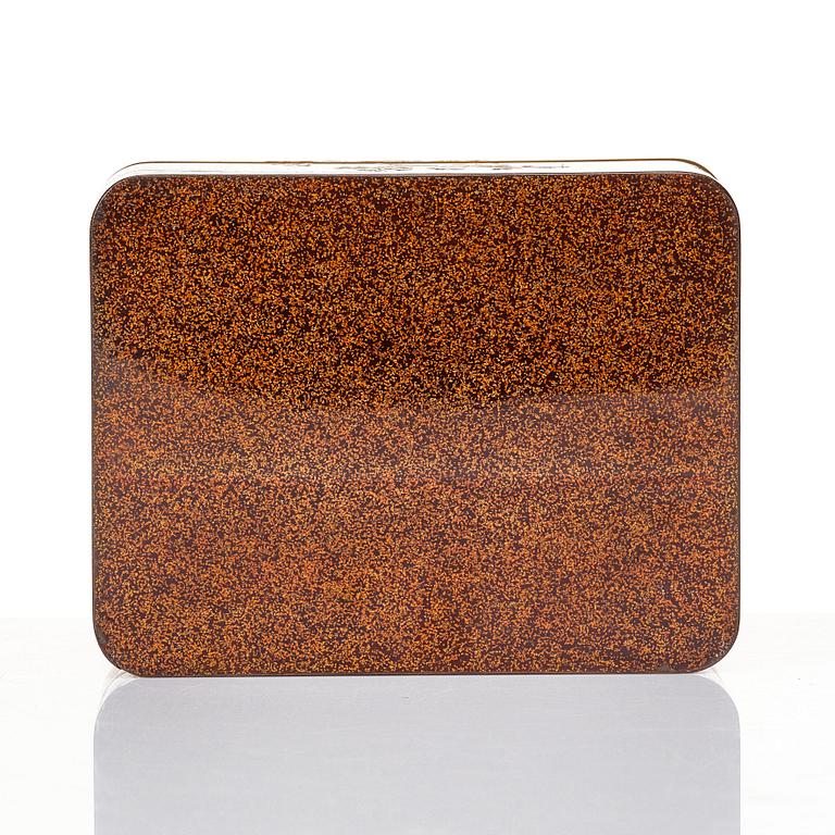A Japanese lacquered bowl, box with cover and handle, 19th Century.