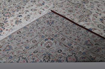 A CARPET, Kashan, signerad Kashan Frothan, ca 390 x 295 cm.