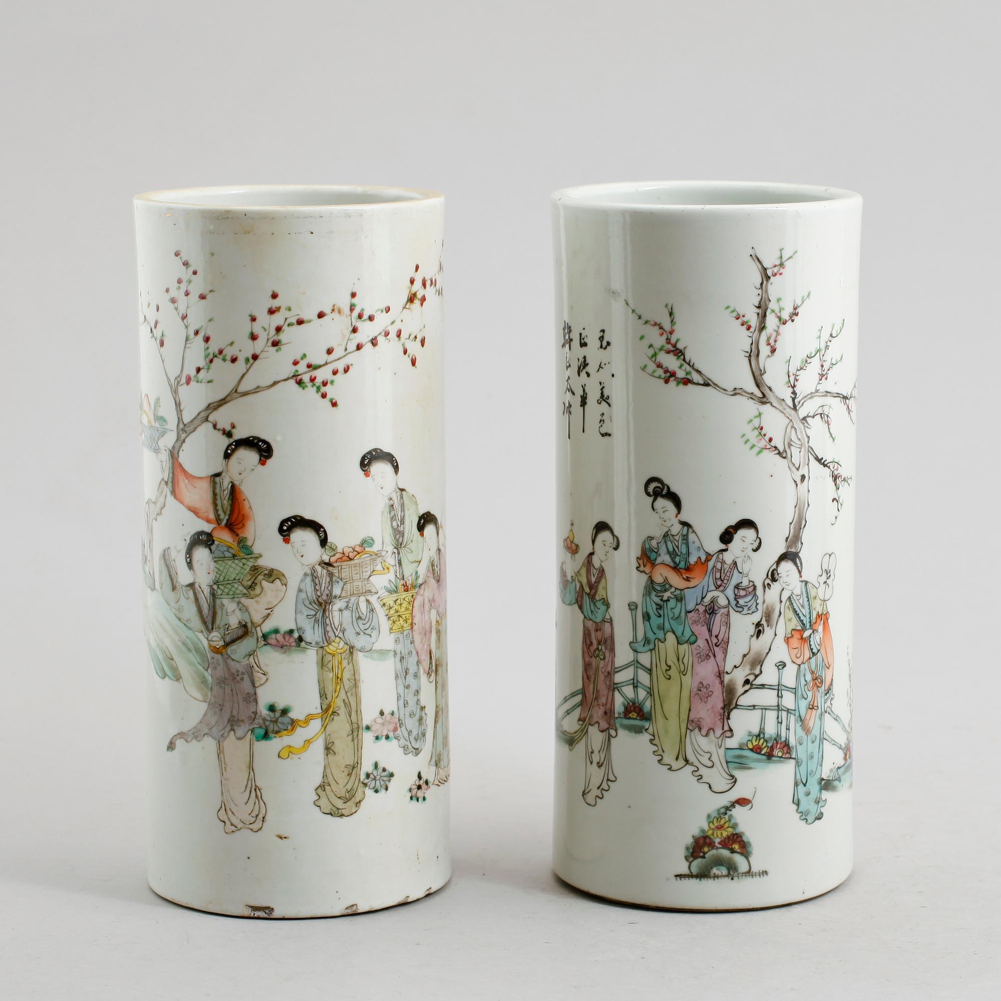 PENSELVASER, 2 st, porslin, Kina, 1900-tal.