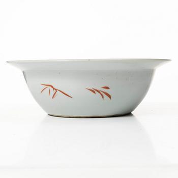 A porcelain wash stand, China, late Qing dynasty.