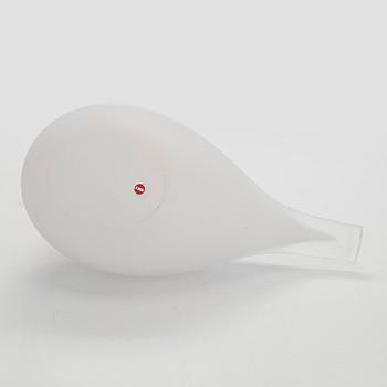 Oiva Toikka, a "Swan" glass bird, signed Villijoutsen Oiva Toikka Nuutajärvi 672/750.
