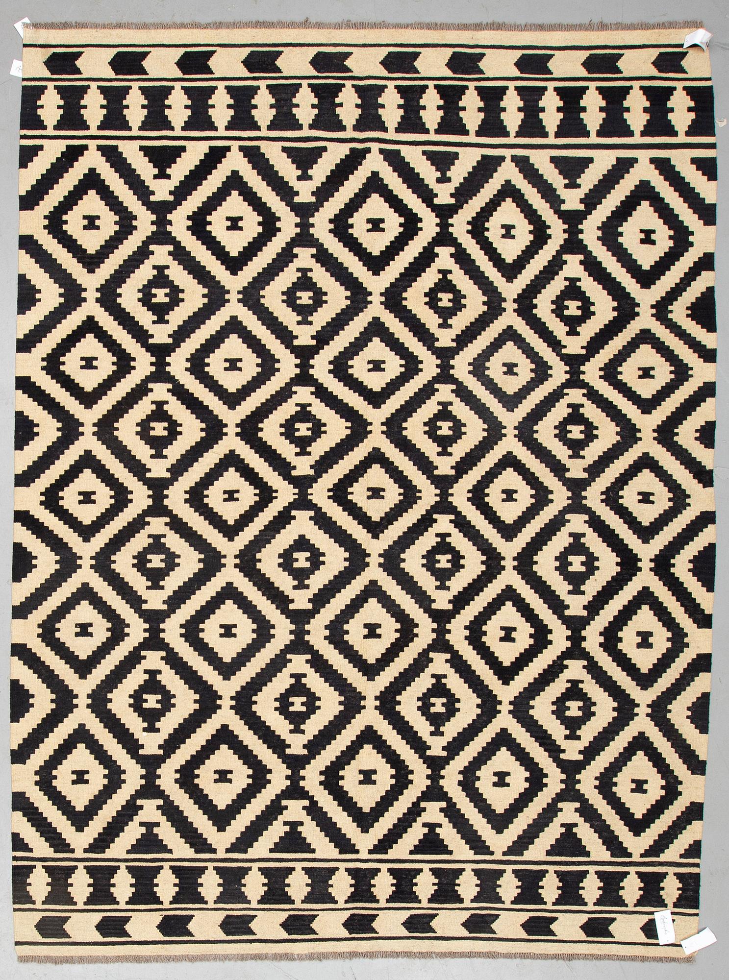 A CARPET, kilim, ca 292 x 217 cm.