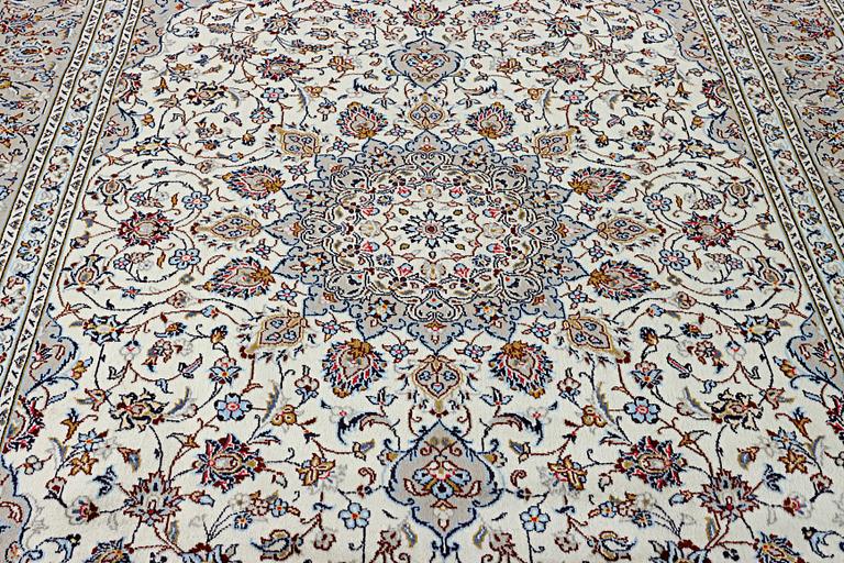 A Kashan carpet, c. 355 x 245 cm.