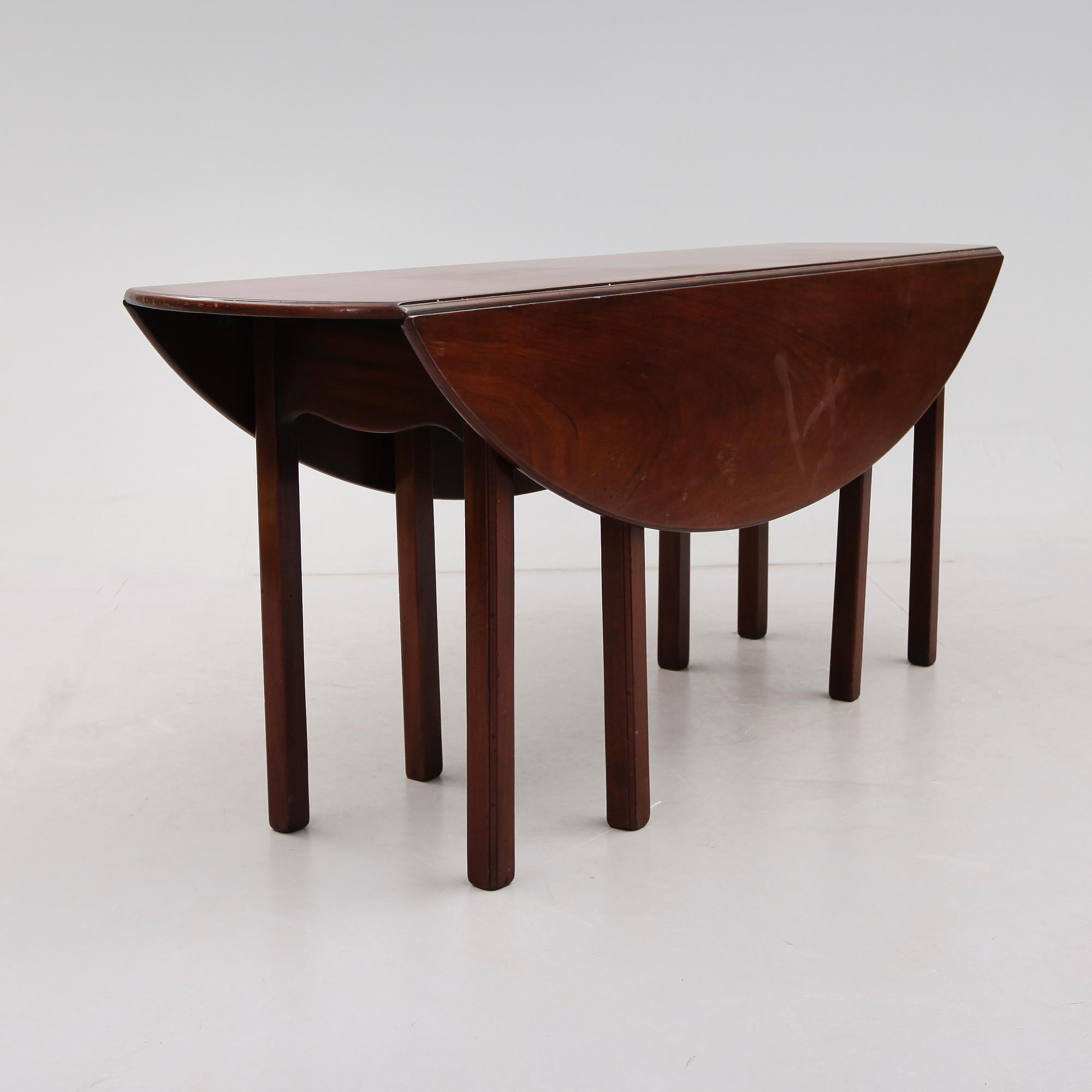 MATBORD, mahogny, England, 1900-talets andra hälft.