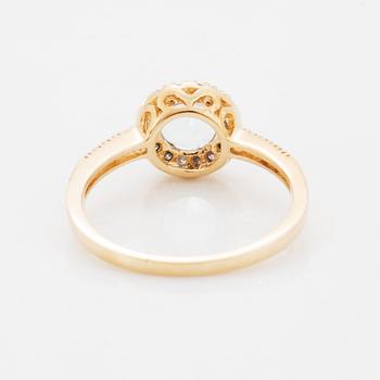 Ring med fasettslipad ljus akvamarin och briljantslipade diamanter.