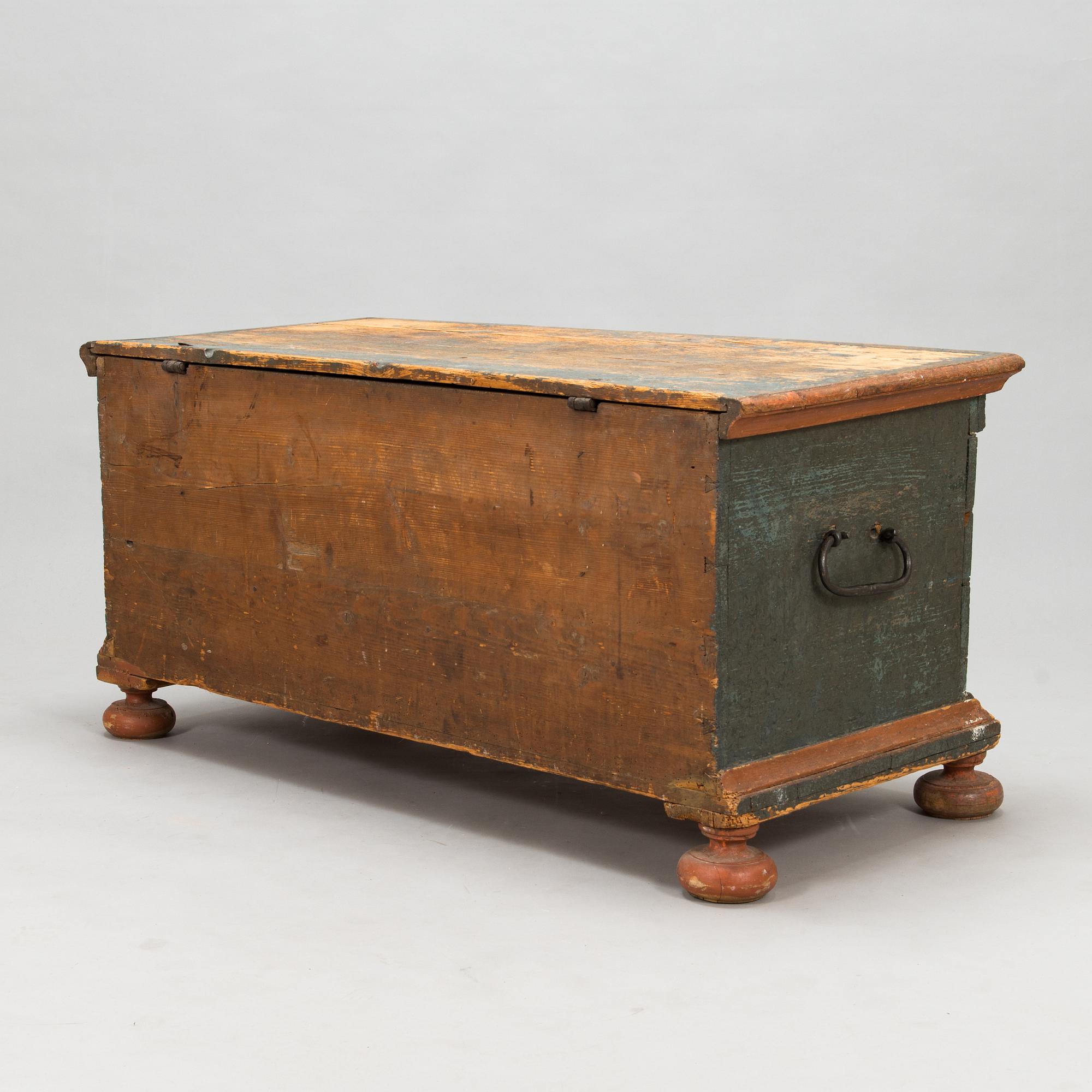 An 18th century Baroque style cassone/ chest.