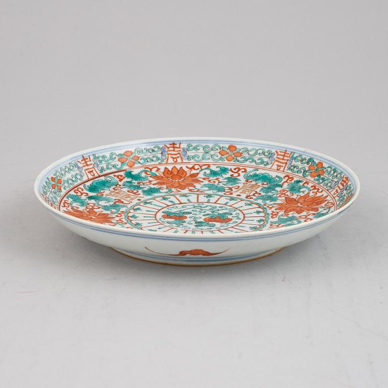 A set of five Chinese porcelain plates, 20th century.
