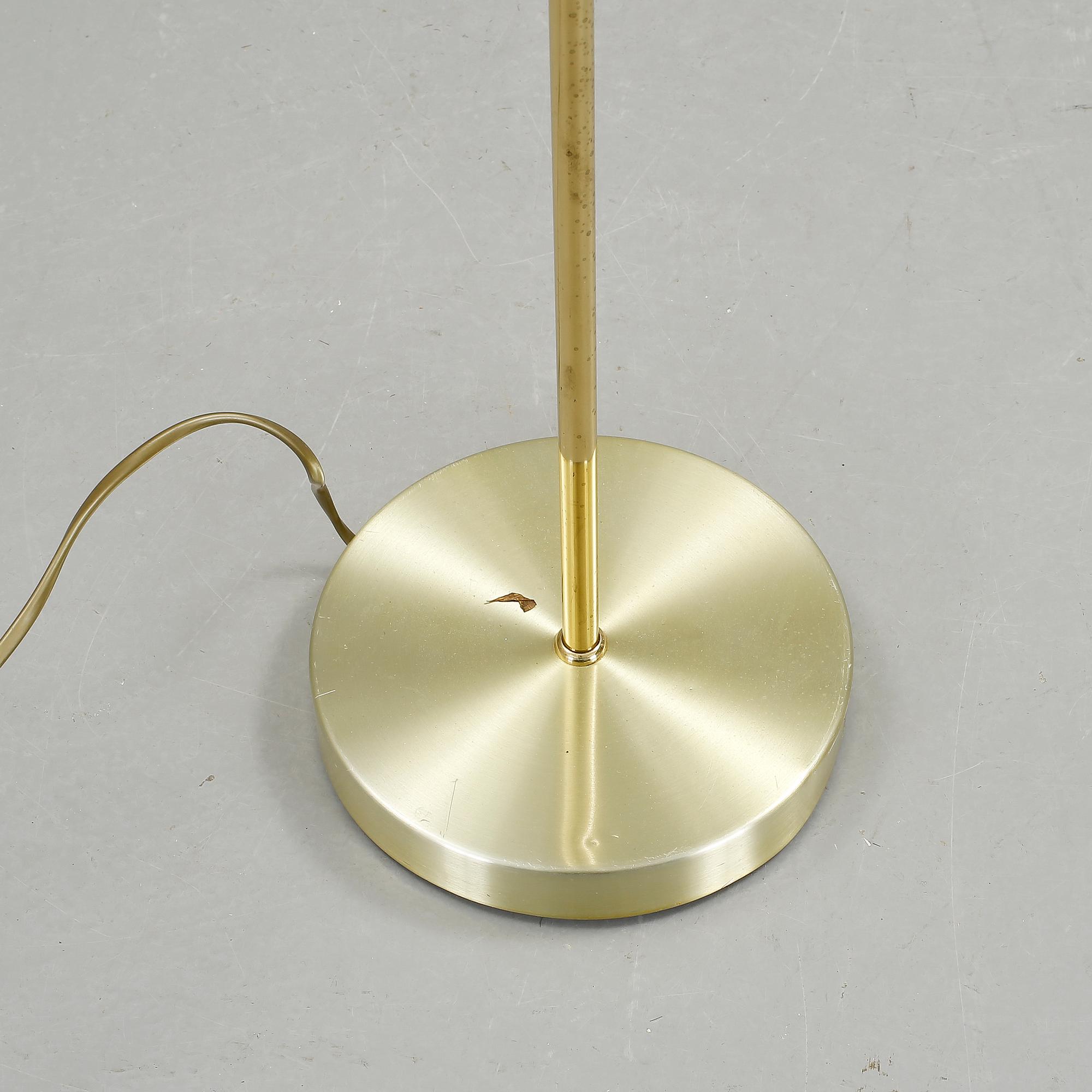 GOLVLAMPA, mässing, 1900-tal.