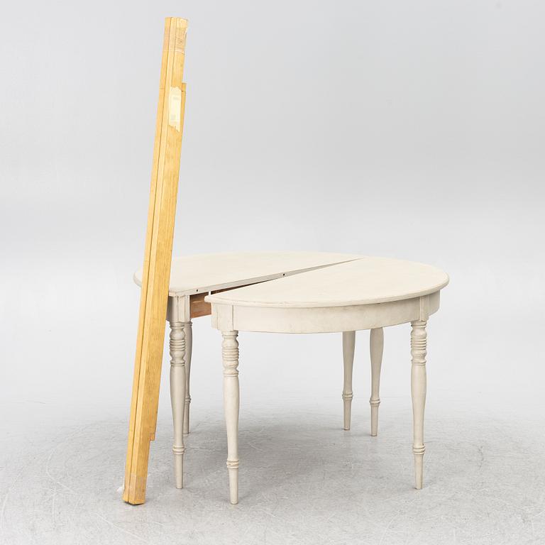 Dining table, 19th century.