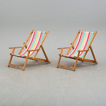 TWO BEACH CHAIRS.