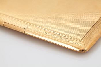 A Mappin & Webb 18K gold cigarette case.