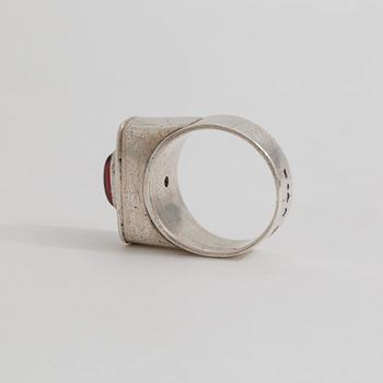 A garnet ring by Ceson, Göteborg, 1955.