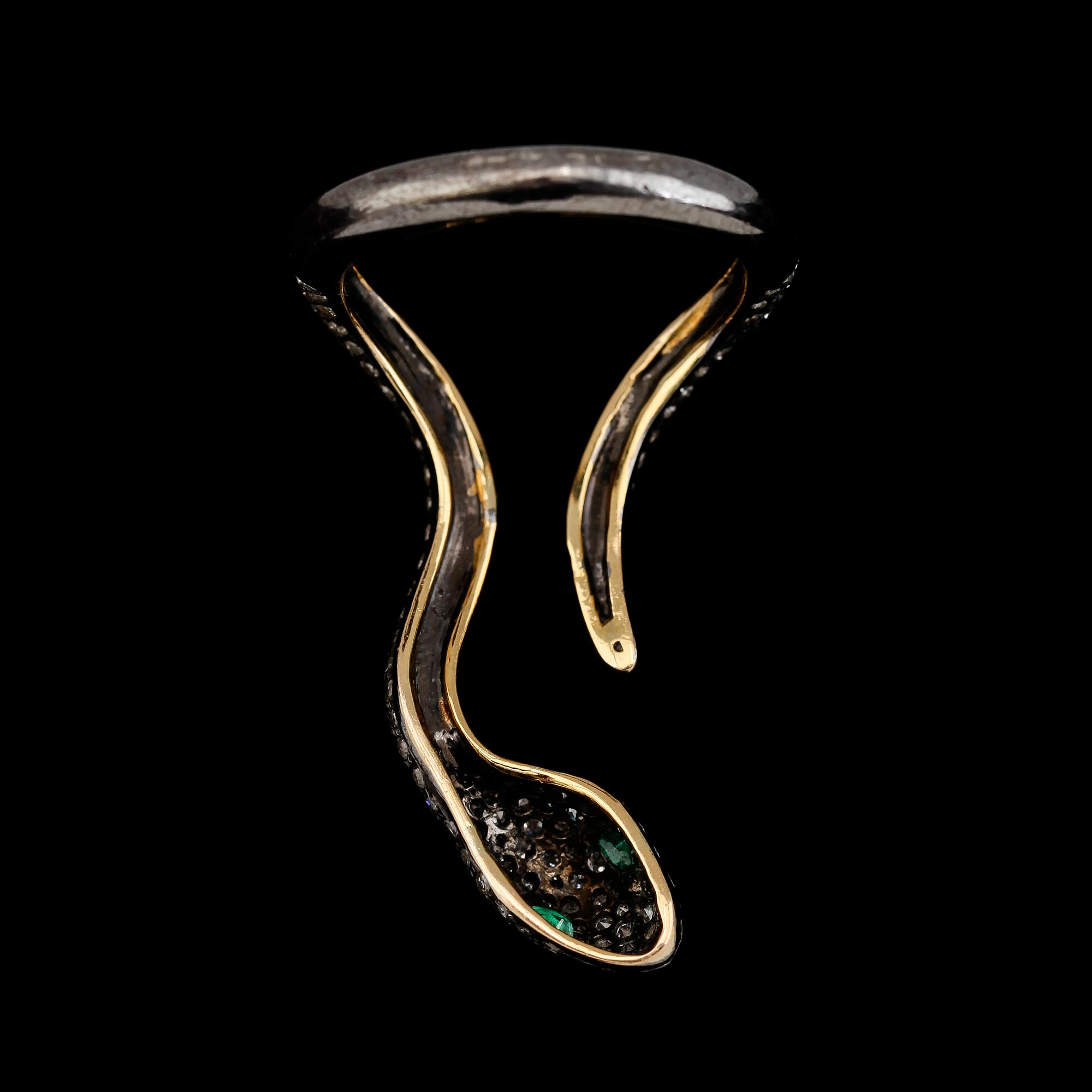 RING, silver/förgyllt silver, diamanter tot ca 1.00 ct, mindre smaragder.