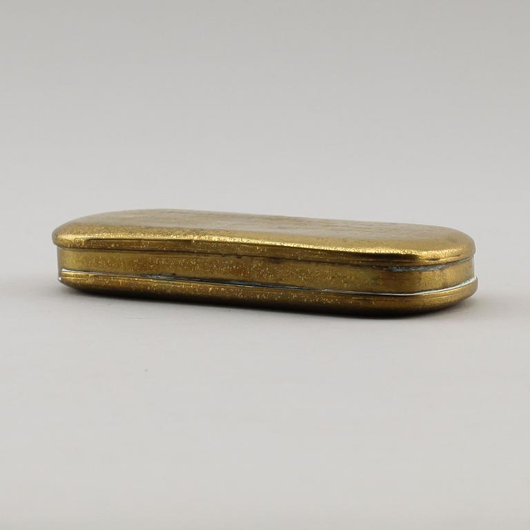 KALENDERDOSA, mässing, 1800-tal.