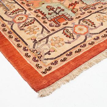 A carpet, Heriz pattern, circa 437 x 338 cm.