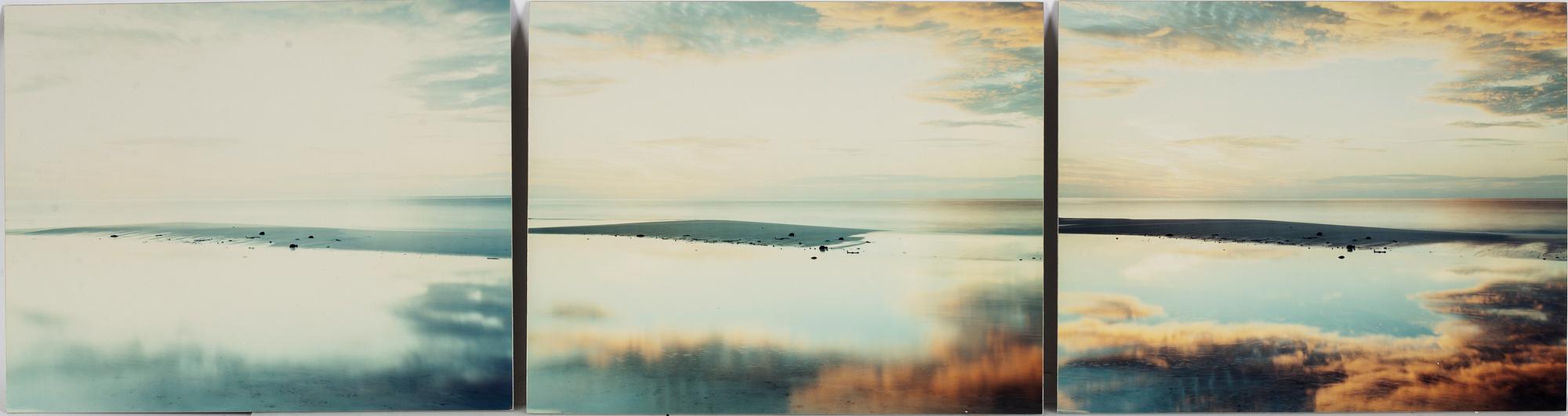 ANDERS KRISÁR, c-print monterad på aluminium, 3 verk ur en serie (3).