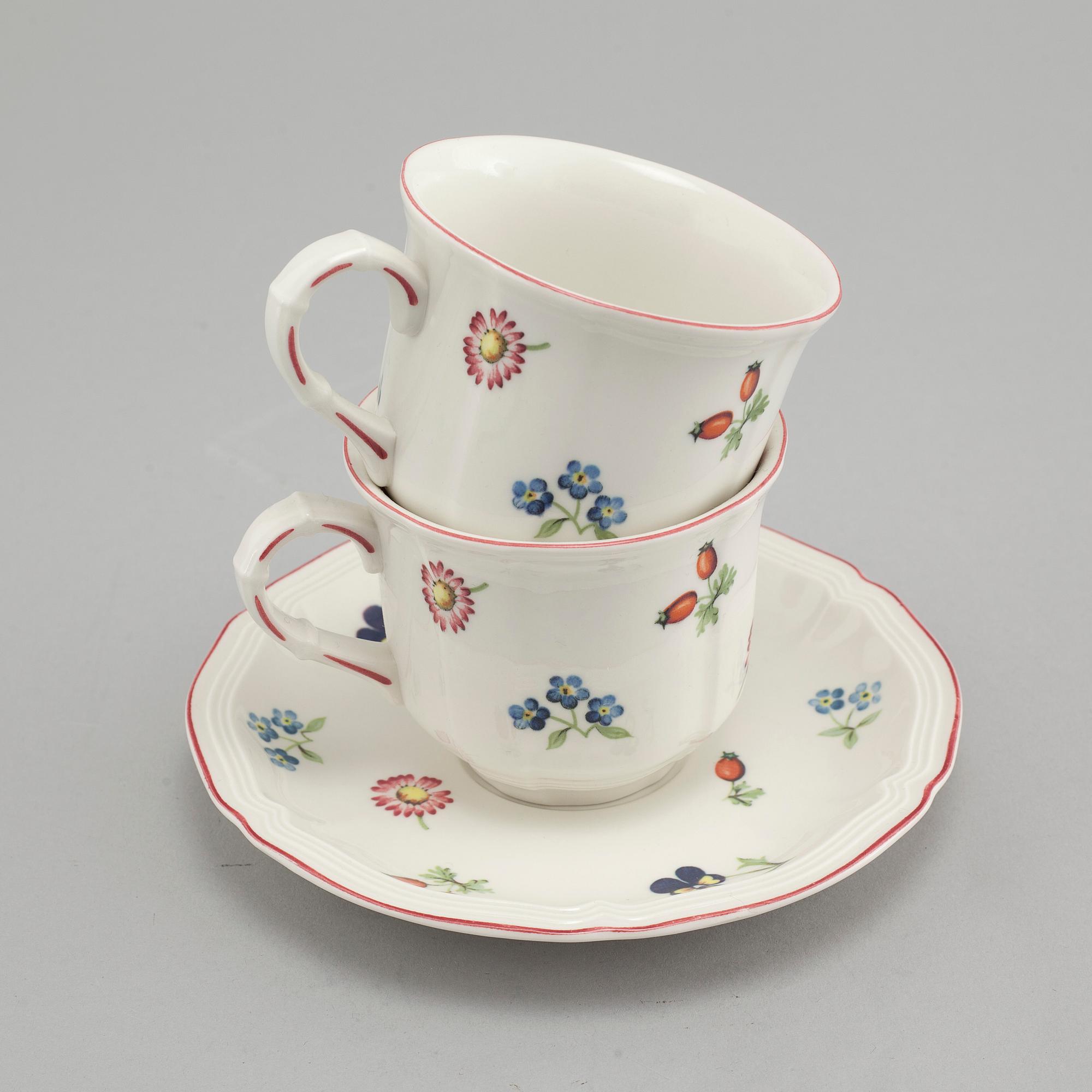 A Villeroy & Bosch 72 pcs dinner service "Petite Fleur".