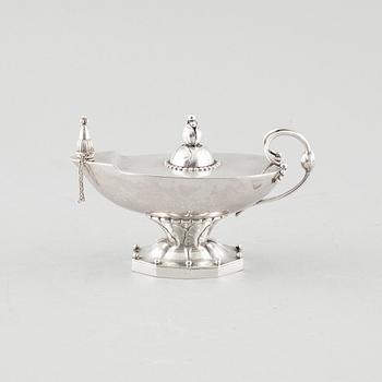 A sterling silver table lighter / oil lamp by Georg Jensen, design nr 12, Copenhagen 1925-32.