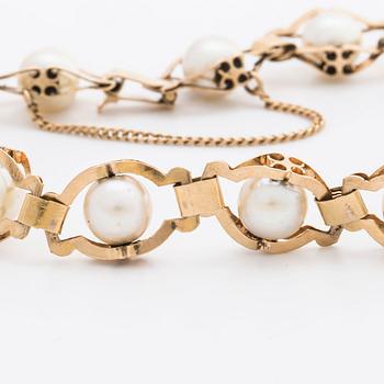 BRACELET 18K gold w cultured Pearls approx 7 mm.