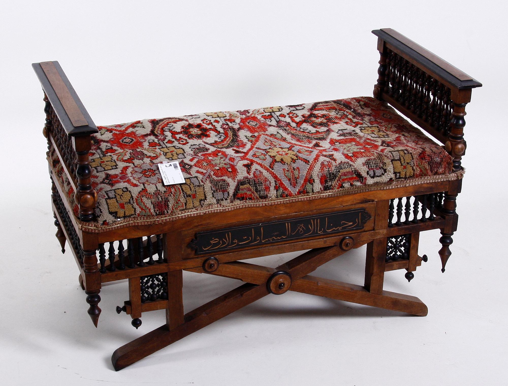 BANKETT. Orientalisk stil. Sekelskiftet 1800/1900.