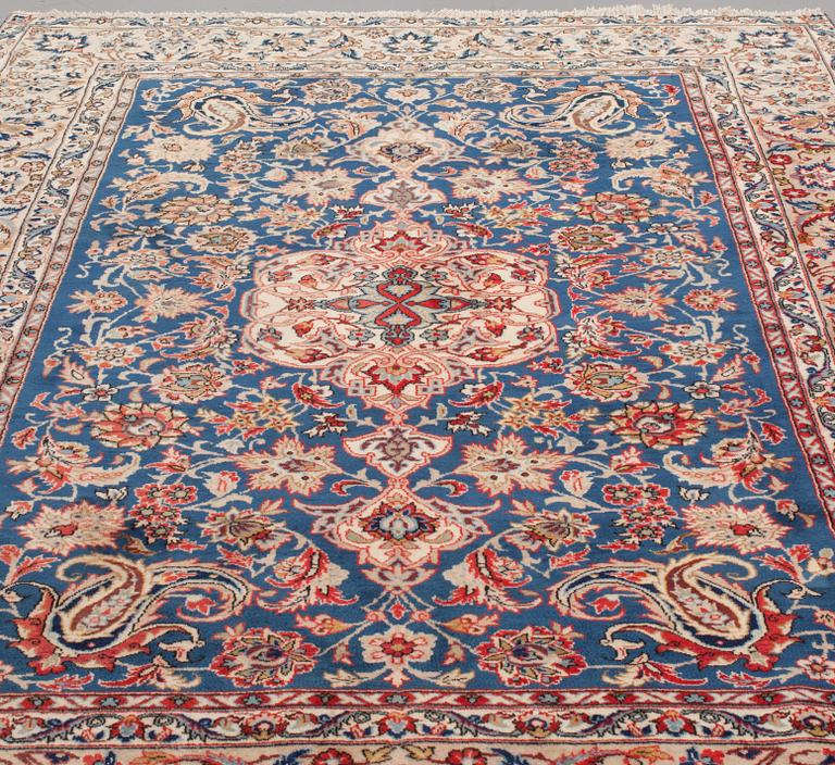 A Najafabd carpet, around 288 x 183 cm.