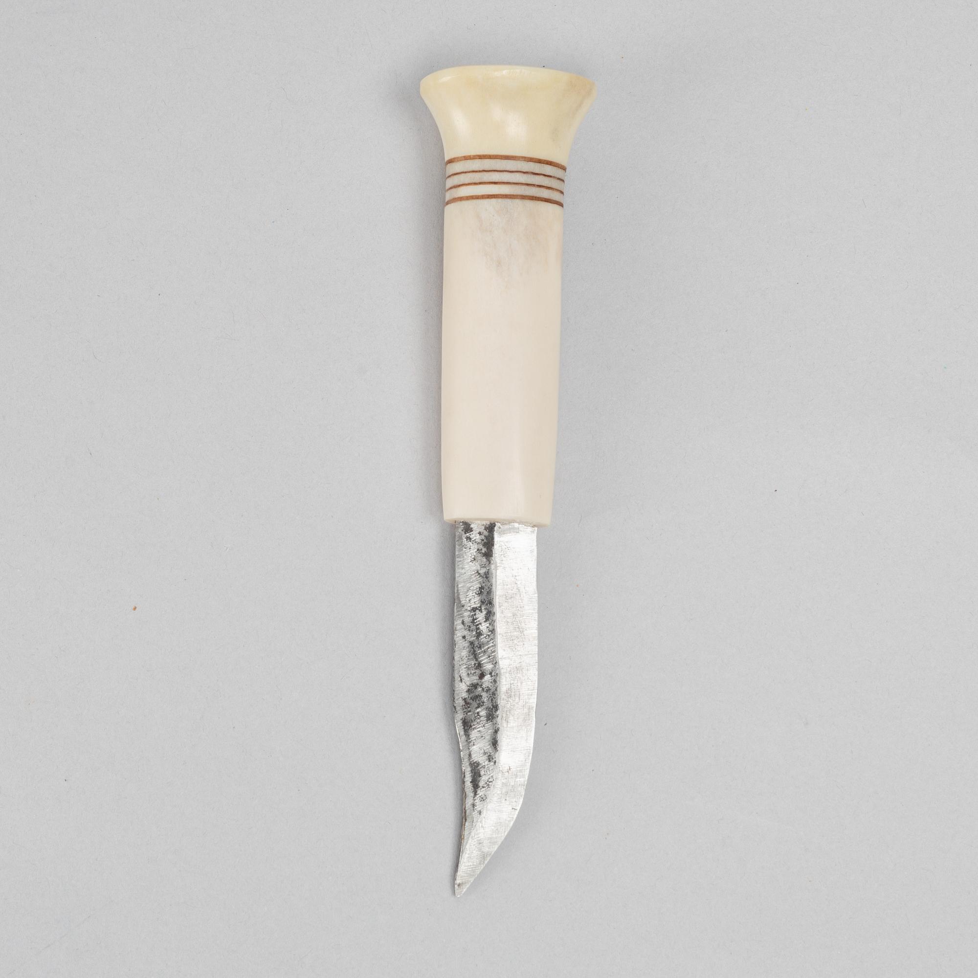Ingvar Svonni, a reindeer antler knife, signed.