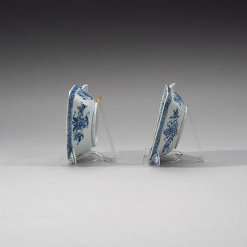 A pair of blue and white sauce boats, Qing dynasty, Yongzheng (1723-35).