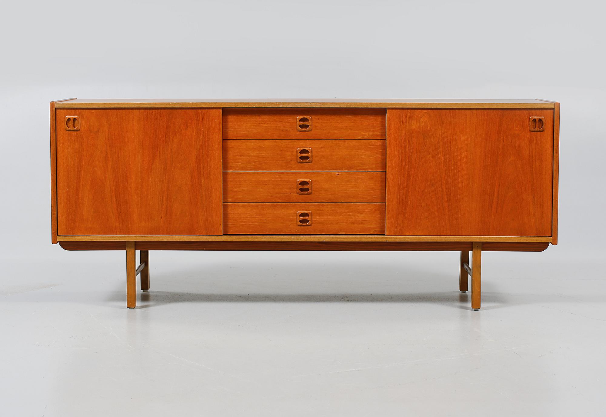 SIDEBOARD, 1900-talets tredje kvartal.