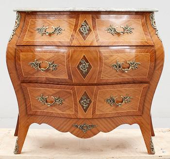 BYRÅ, rokokostil, 1900-talets andra hälft.