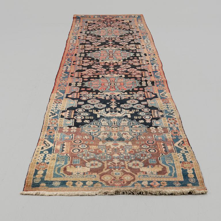 Gallerimatta, Hamadan, ca 489 x 110 cm.