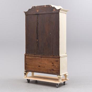 A painted Baroque type cabinet, 18th/19th Century.