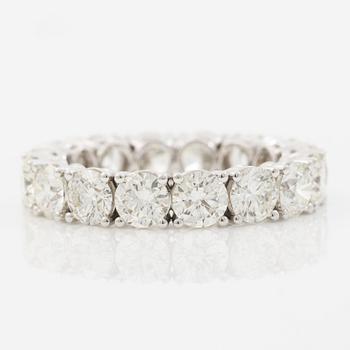 Full eternity ring 18K white gold set with brilliant-cut diamonds.