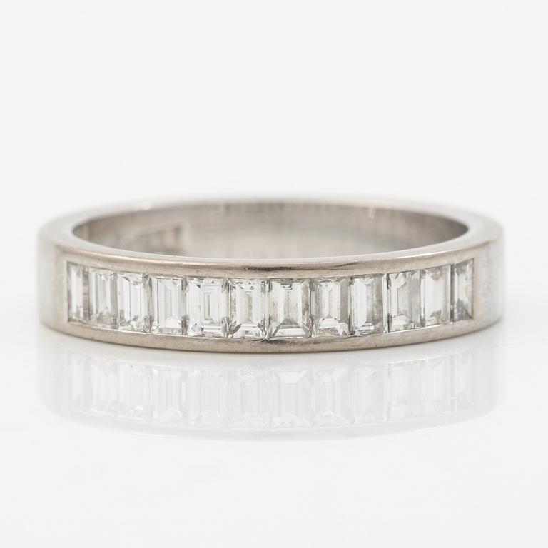 Ring 18K white gold with baguette-cut diamonds, Engelbert.