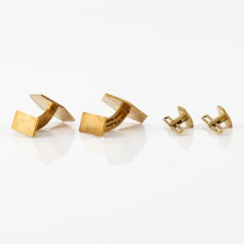 Wiwen Nilsson, a pair of cufflinks and a pair of shirt studs,  18K gold, Lund 1945.