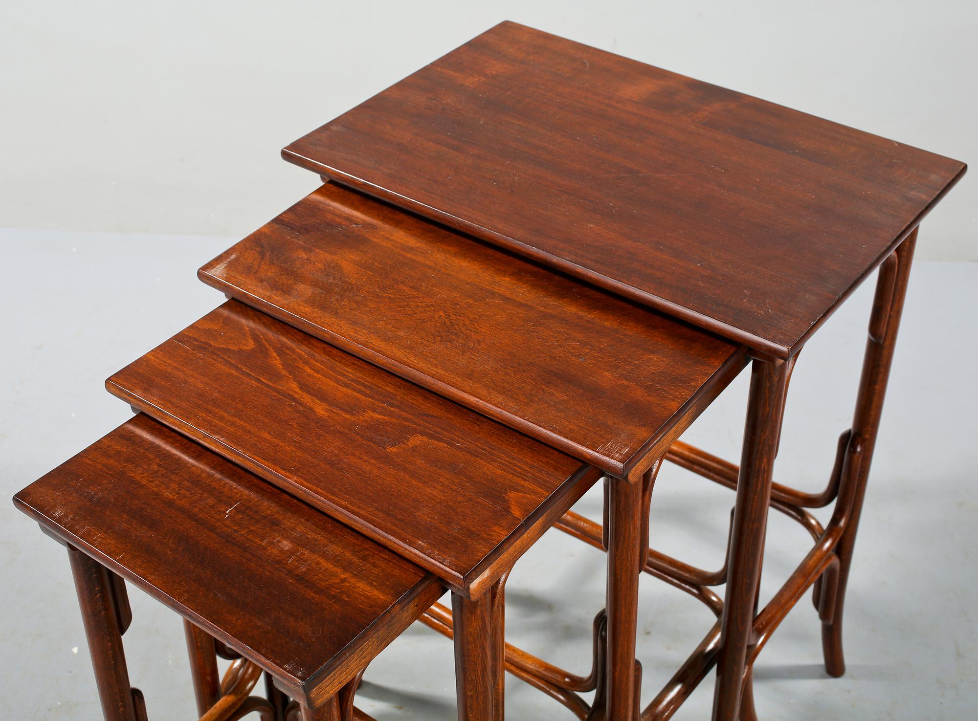 SATSBORD, 4 delar, Thonet, 1900-talets första kvartal.