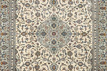 A Kashan carpet, c. 400 x 290 cm.
