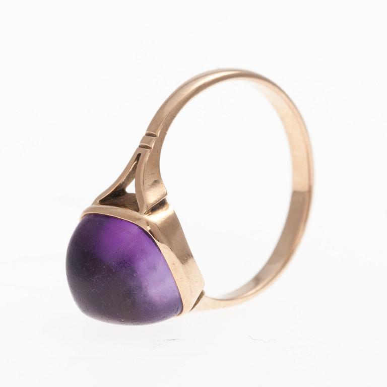 RING, 14K guld, cabochonslipad ametist. Sovjetunionen. Vikt 4 g.