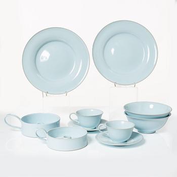 Kennet Williamsson, a set of eight ceramic pieces, signed.