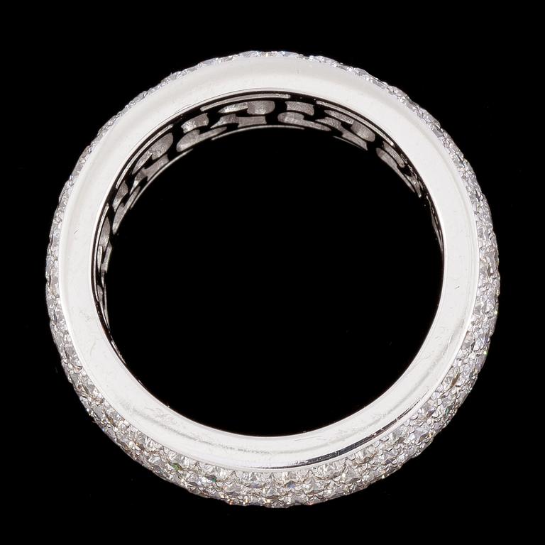 A brilliant cut diamond ring, tot. 4.16 cts.