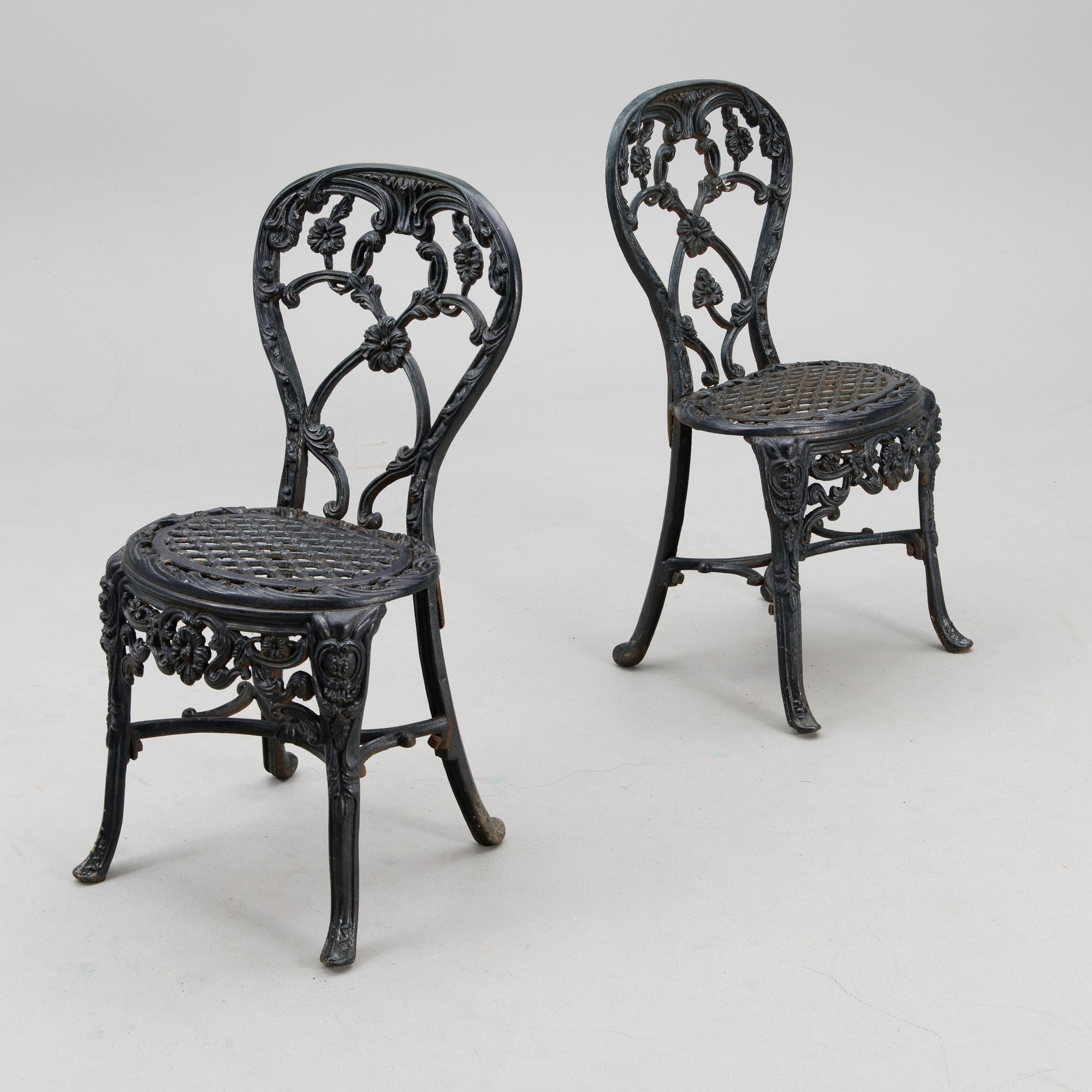 An early 20th century five piece garden suite for Porin Konepaja (Björneborgs Mekaniska Werkstad).